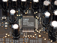 8-kanálový DAC prevodník Cirrus Logic CS4382, použitý na zvukovú kartu.jpg